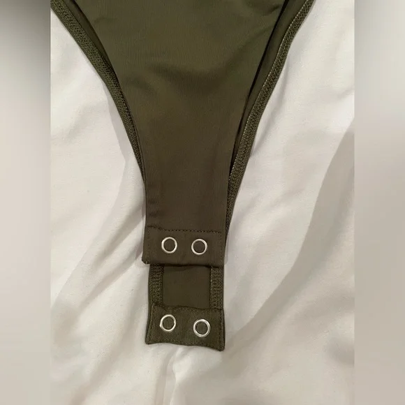 NWT - long sleeve bodysuit - Picture 6 of 7